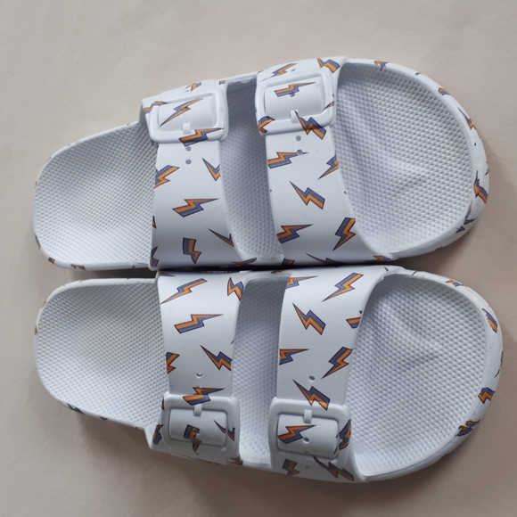 Moses Shoes - Moses lightening slides